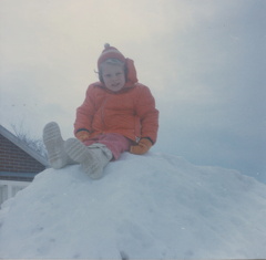 Xmas1970 WendyOnSnowPile